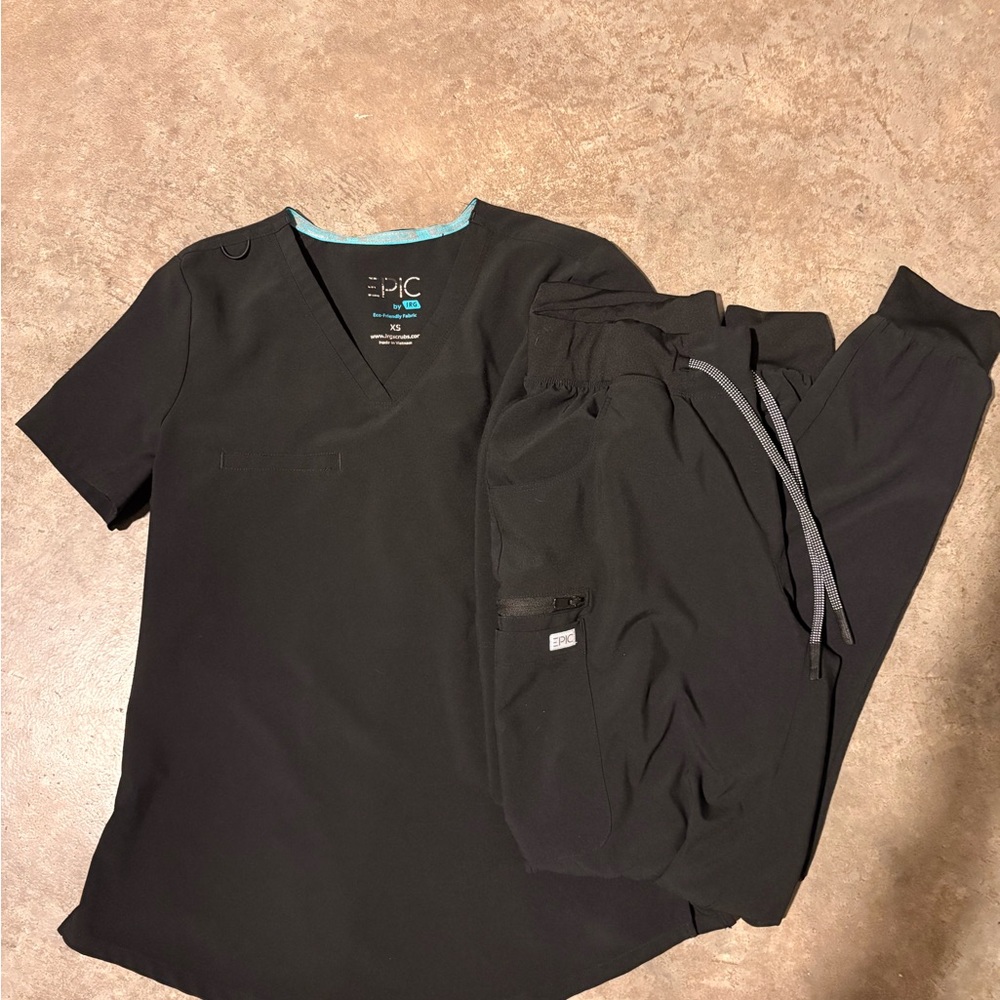 EPIC Women’s Black Scrub Top and Jogger Set